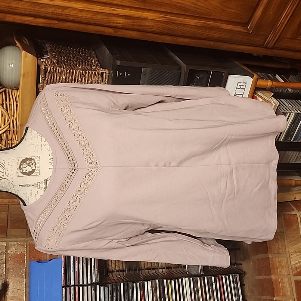 Liz Claiborne Mauve Lace Detail Blouse